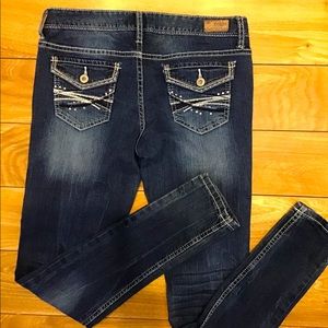 Reign excellent shape cotton poly and spandex